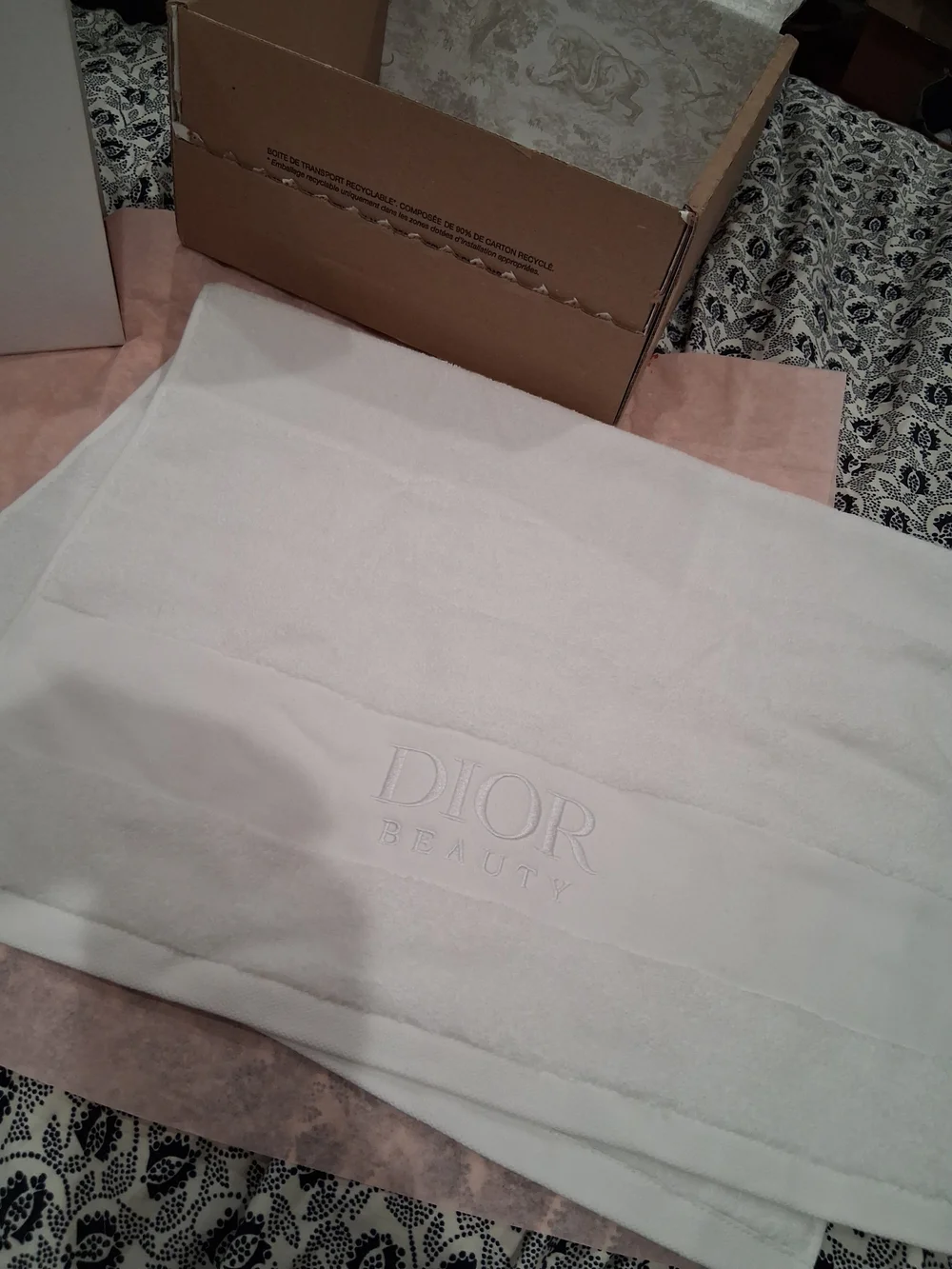 Dior GWP Beauty White Embroidered Towel Set.New